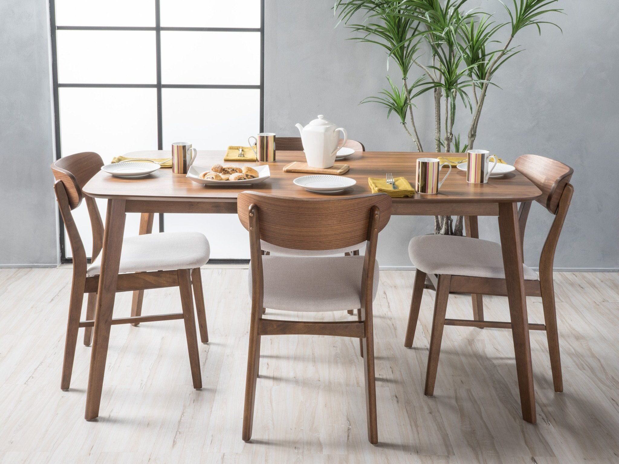 Reasons To Choose OkelaWood's Rubber Wood Dining Sets for Your Home