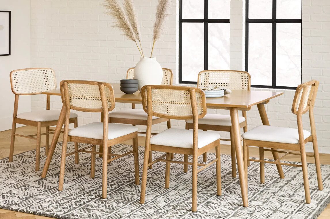 How to choose the ideal dining table in accordance with the style and luxury space - OkelaWood