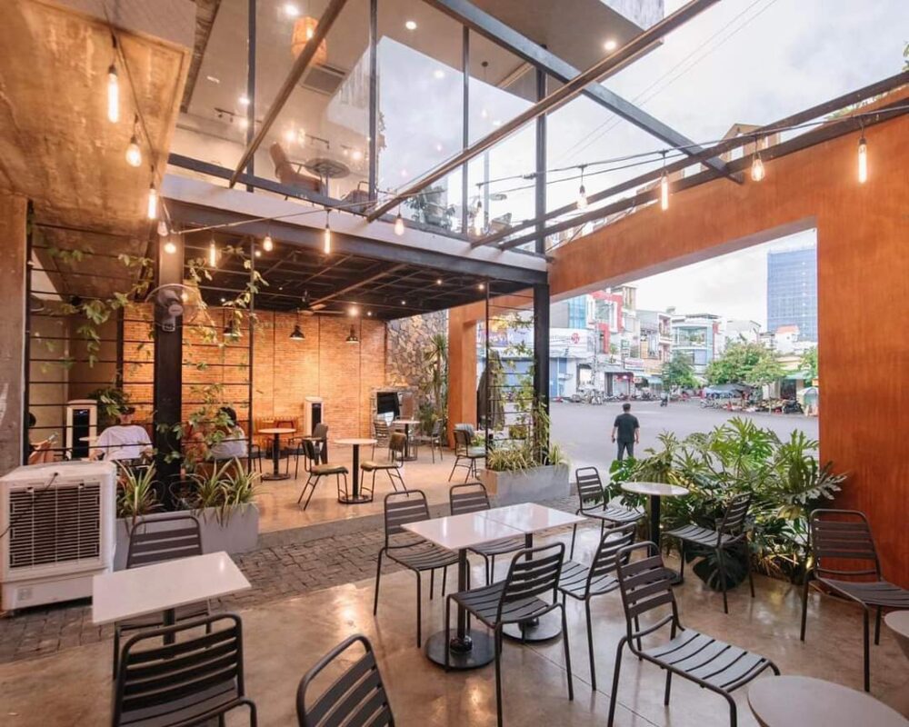 3 Ideas to Help You Choose the Perfect Garden Café Furniture - OkelaWood