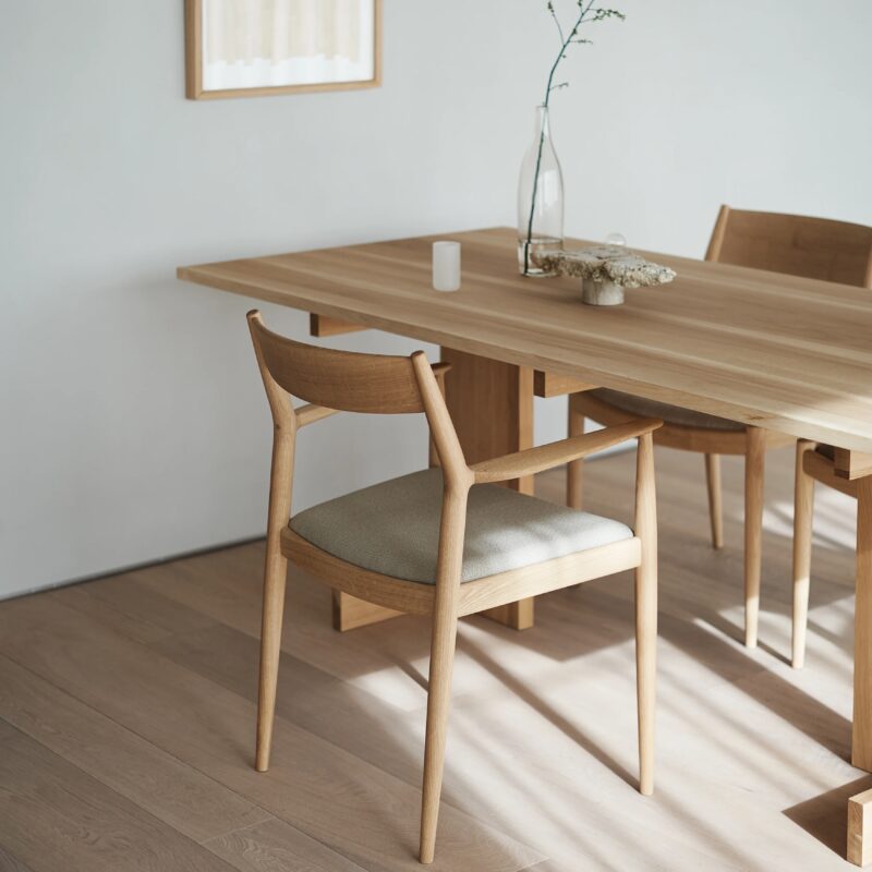Key Factors in Selecting an Elegant Natural Wood Table - OkelaWood