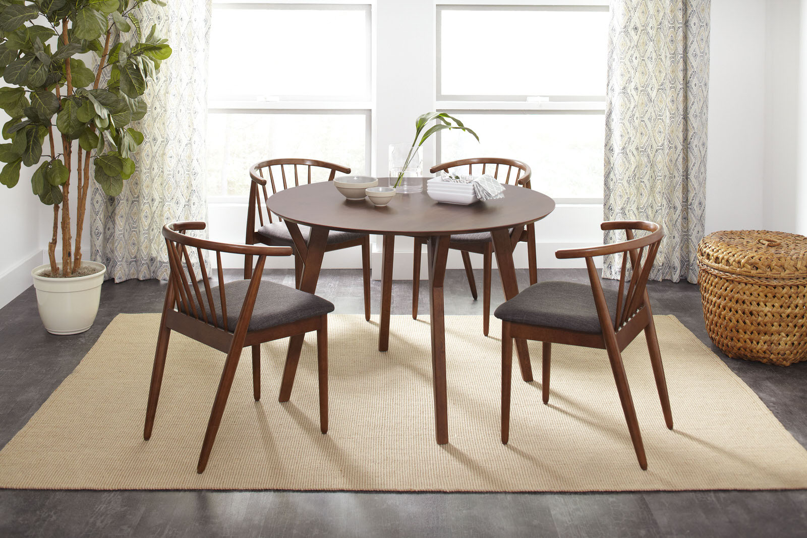 Why Should You Choose a Round Dining Table?
