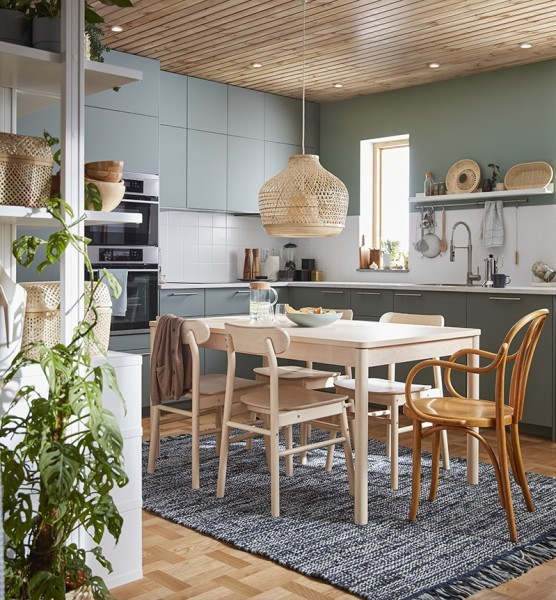 Wooden Furniture Decor For a Cozy Kitchen Space